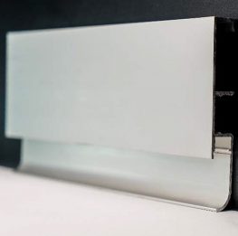Плинтус из алюминия BLL80AS с рассеивателем